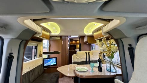 5p Bürstner With single beds and electric fold-down bed