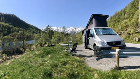 #ExplorerBuzzs – 4 Person MB Vito 4x4 Campervan (2009)