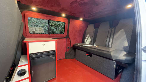 Ronnie – VW T6 Ready for your perfect stayaway