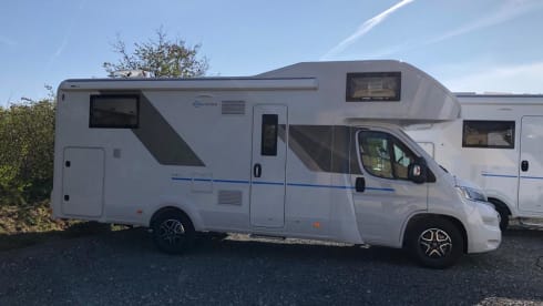 A75 SL  – Motorhome SunLiving A75 SL Alkoven #Family vacation