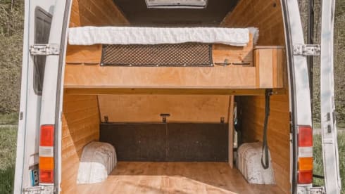 Sprinti – Large Sprinter with a chic wooden interior and skylight