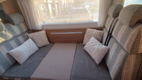 Very spacious family motorhome, 6 seats with belts