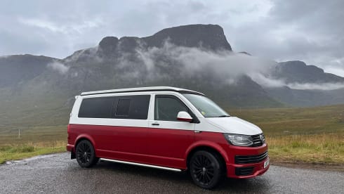 Monroe – Stylish VW Transporter T6 LWB Campervan for Adventure & Comfort