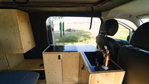Unhiked – Camper Mercedes-Vito con cambio automatico
