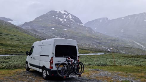 Appa – Fourgon aménagé Opel Movano L2H2, charmant et autonome pour 2 personnes