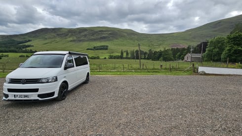 Lizzy the camperess  – 4 berth Volkswagen campervan from 2012