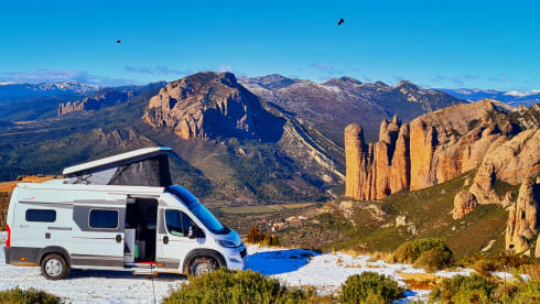 Ongi – Furgone attrezzato per 4 persone con tetto apribile