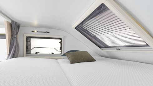 King III – King 3.0 - Brand new, luxurious 5-person alcove camper