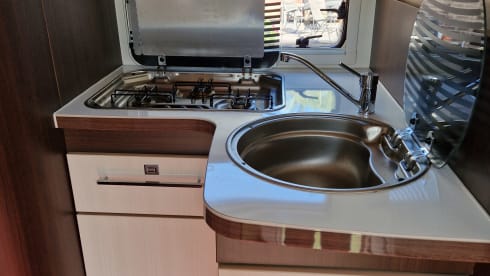 Benimar Cocoon – Beautiful, luxurious 4/5 pers Camper with bicycle carrier