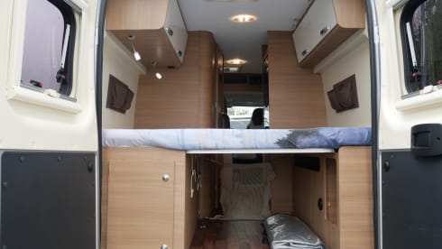 McLouis 5 Menfys Silverline, Sleep / 4 Seats.