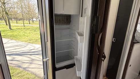 Full option 5 person Benimar automatic