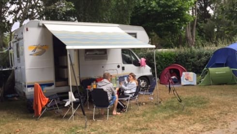 5-6 p cozy, compact family camper Fiat Alcove.