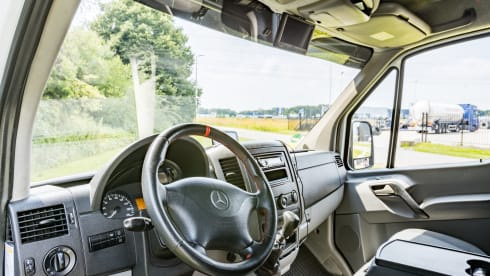 Bus de la Ville – 2p Mercedes campervan 