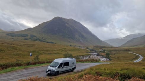 SKYE – OFF-GRID 2 berth Shower Kitchen Heating - bedding included - Campervan