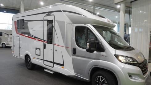 Top class, fresh, luxuriously equipped 4 pers. Burstner Iyseo.