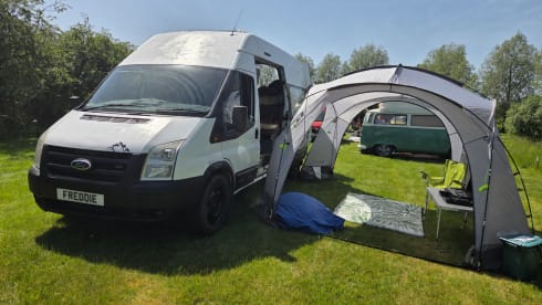 Freddie – Freddie | Modern Van Conversion | King Bed · Solar Power · 240v Off-Grid