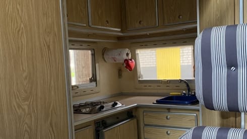 Robert 💕 – Cozy camper for 4 people. with engine block from 2014!