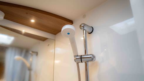 Taylor – Peugeot Bailey Approach camper met 6 slaapplaatsen, bouwjaar 2011.