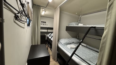 9 persoons trailer/camper  – Very spacious 8 to 9 person camper. 