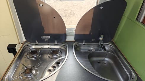 Gezellige 4-persoons alkoofcamper – ideaal voor stel of klein gezin