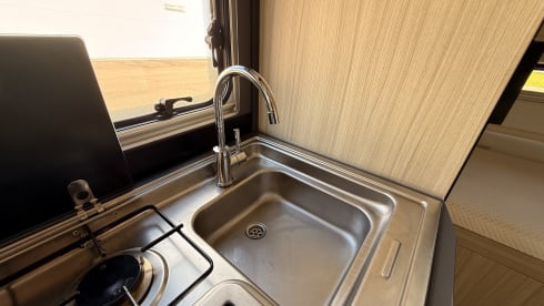 Great Scottish Cruiser – Caravane Fiat 7 couchages avec alcôve à partir de 2021