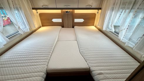 Automaat – 5p luxury camper with separate bed & electric lifting bed