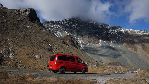 Ford Nugget uit 2021 – Travel in Red