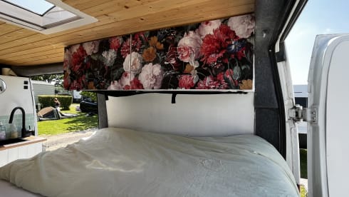 Busje naar Zuid Lara – Wonderful self-built camper bus for 2p