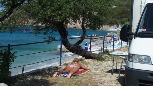 Camper voor uw perfecte vakantie – Ideal and complete camper for your perfect holiday