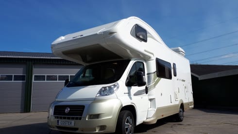 Camper 1 – Spacious and luxurious 6-person camper incl. Playstation 4