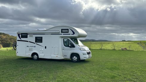 Moby – Adventurous new mobile home + sun canopy + air conditioning