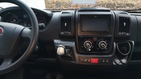 C03 – 2-Personen-Knaus-Bus aus dem Jahr 2018