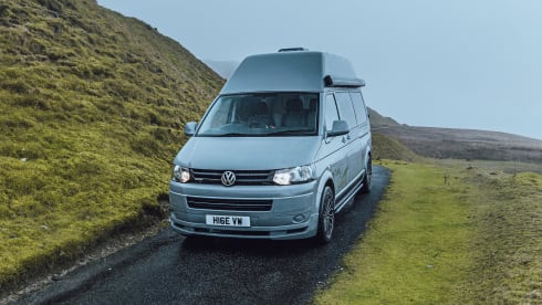 Grey – Volkswagen Camper mit 4 Schlafplätzen Brandneuer Umbau