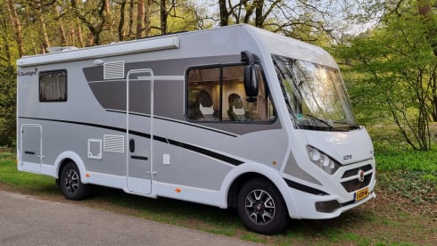 Ruime integraalcamper, van alle gemakken voorzien!  – 4 person Sunlight integral camper from 2019