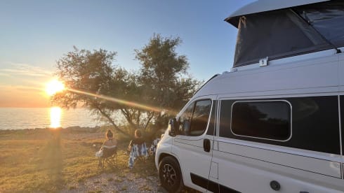 Ride Your Own Story – Hymer Grand Canyon - Spacious and compact for 4 people