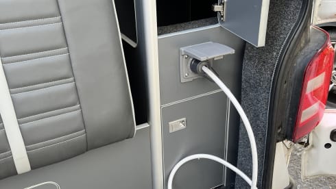 Winston – 4 berth Volkswagen Campervan from 2016