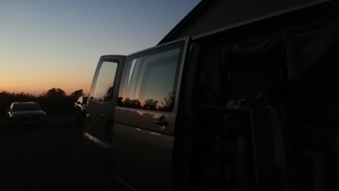Towanda – 2p Volkswagen bus from 2003