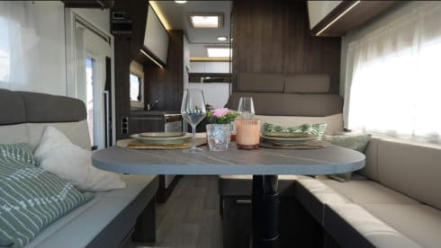 Cocoon 444 – 5p Ford semi-integrated uit 2025