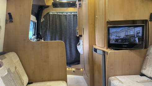 BettyAnn – Wildax Europa Off-Grid 2 berth van 