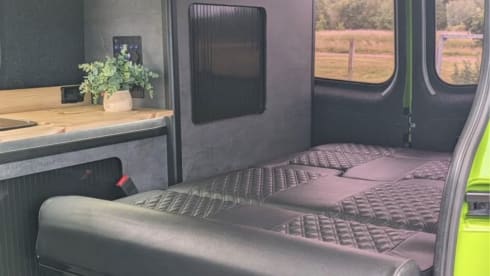 Shrek – Stunning brand new 4 seat 4 berth campervan
