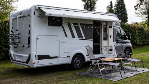 CG8 – 5P young Carado T448