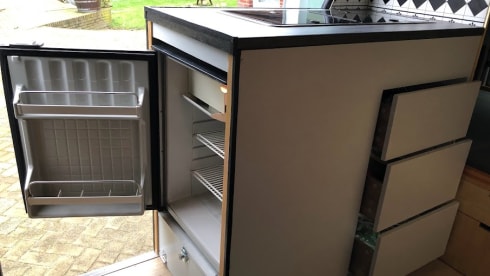 Trippel toe – Bus camper with 5 seats