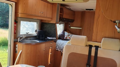 Bernie G – Luxurious and spacious high quality German built integrated motorhome