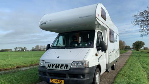 Hymer spacious 6p family camper with bunk beds