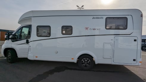 Globi II – Top-maintained semi-integrated with lots of equipment for the family