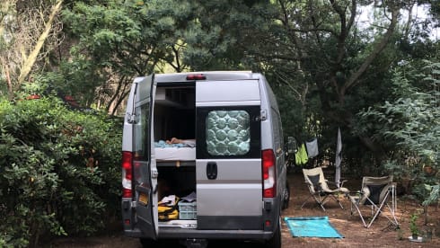 Juan de Jumper – Avontuurlijke zelfbouwcamper te huur