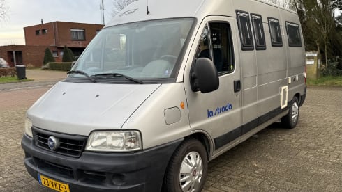 Factory campervan La-strada Airco (flexible pick-up and return)