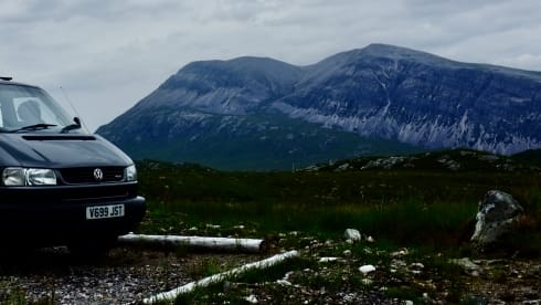 2 berth VW T4 Campervan - *Insurance Included* - 3 miles from INESS AIRPORT