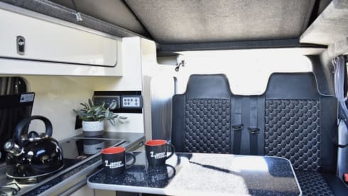 Toyota Vivaro LWB 2021 a 4 posti letto - Nuova conversione