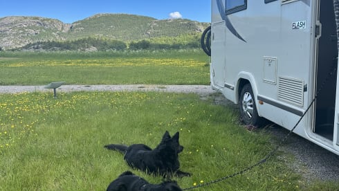 4p Chausson met queensbed en hefbed